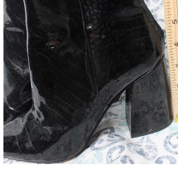 Vince Camuto Benedie Crocodile Booties Size 9M - Picture 2 of 10